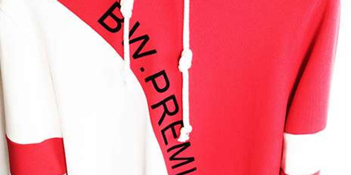 Why Lightweight Hooded Sweatshirts Are a Must-Have for Every Season