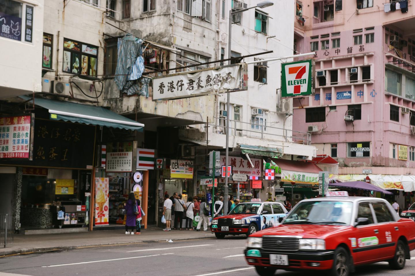年薪十二三万的家庭能否支付起香港留学