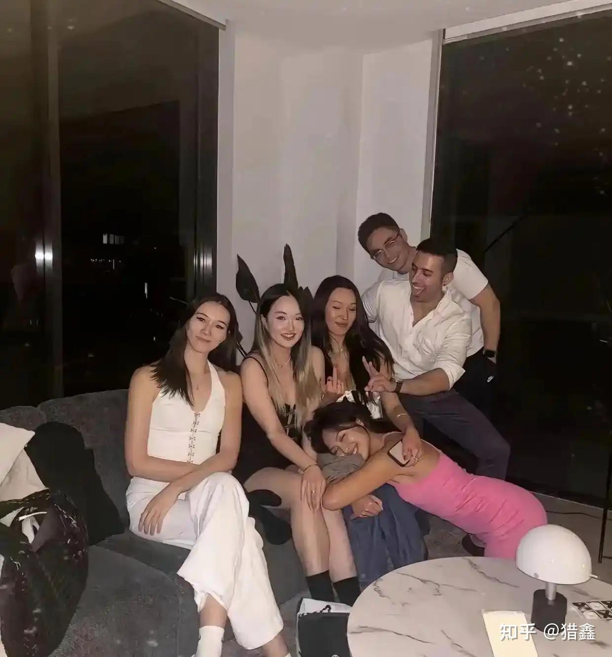 留学圈黑话三通一达火了陪读妈妈风评反转网友赔了夫人又损闺女留学圈