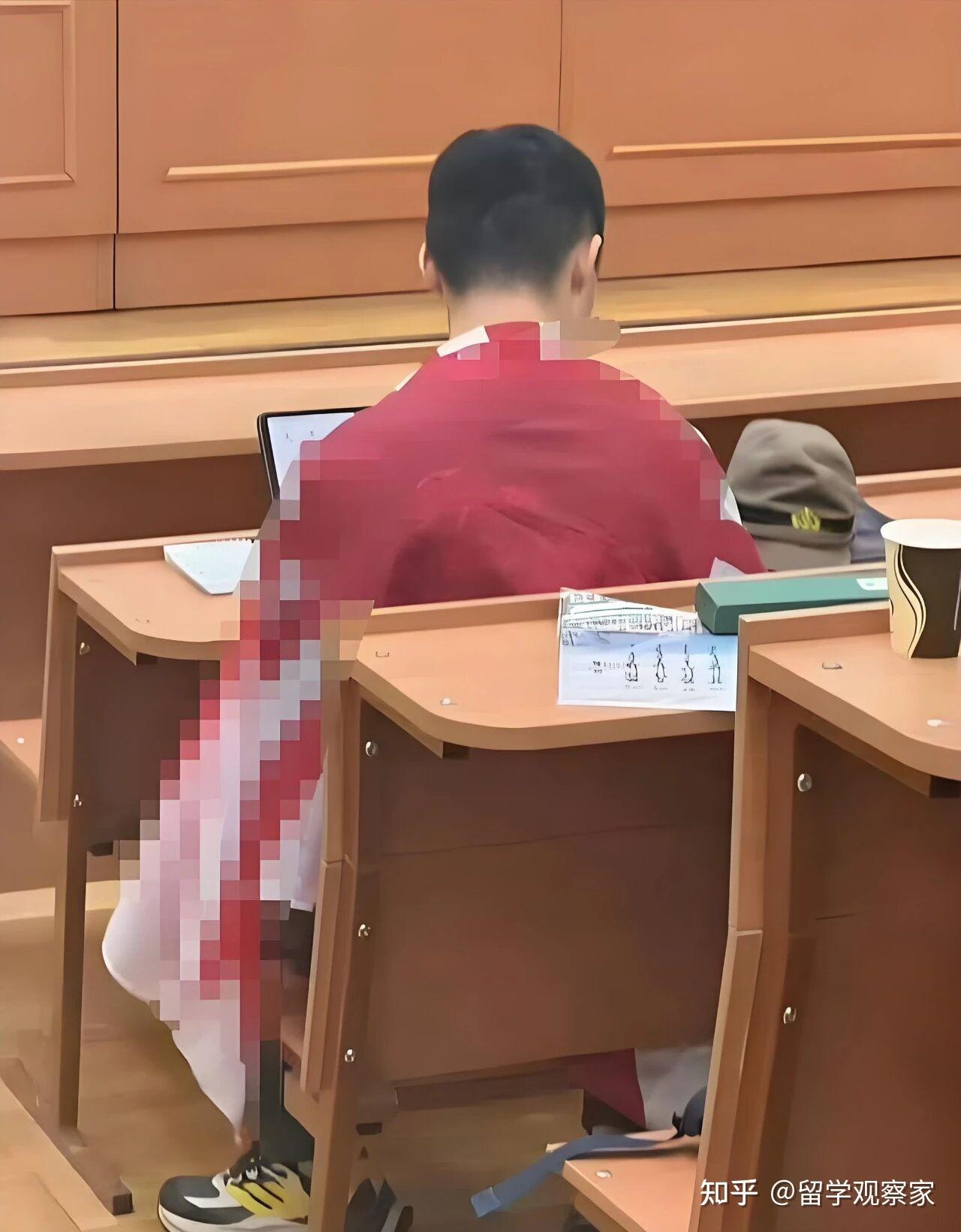 中国留学生身披日本旧军旗事件发酵中国人留学海外有监督吗